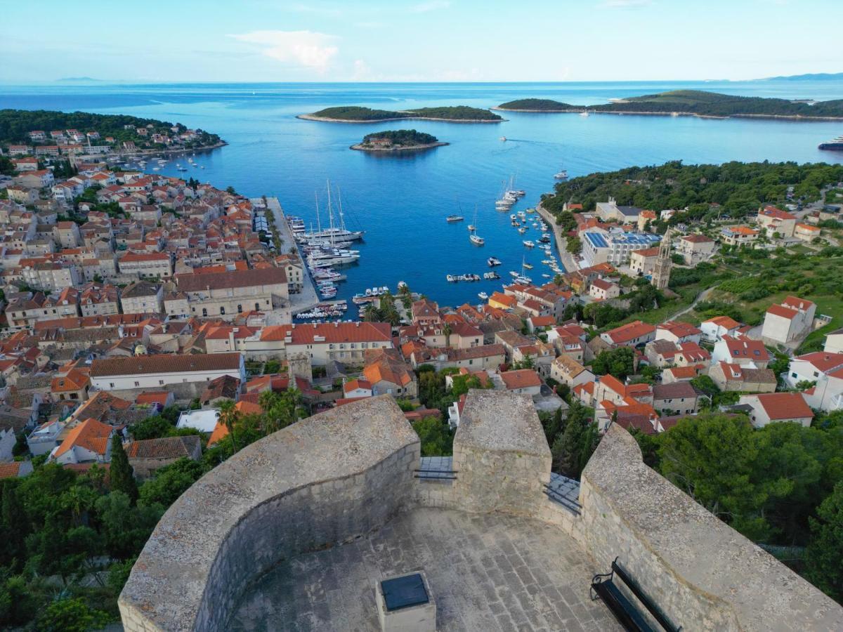Apartments Nikolina Hvar Town Eksteriør bilde
