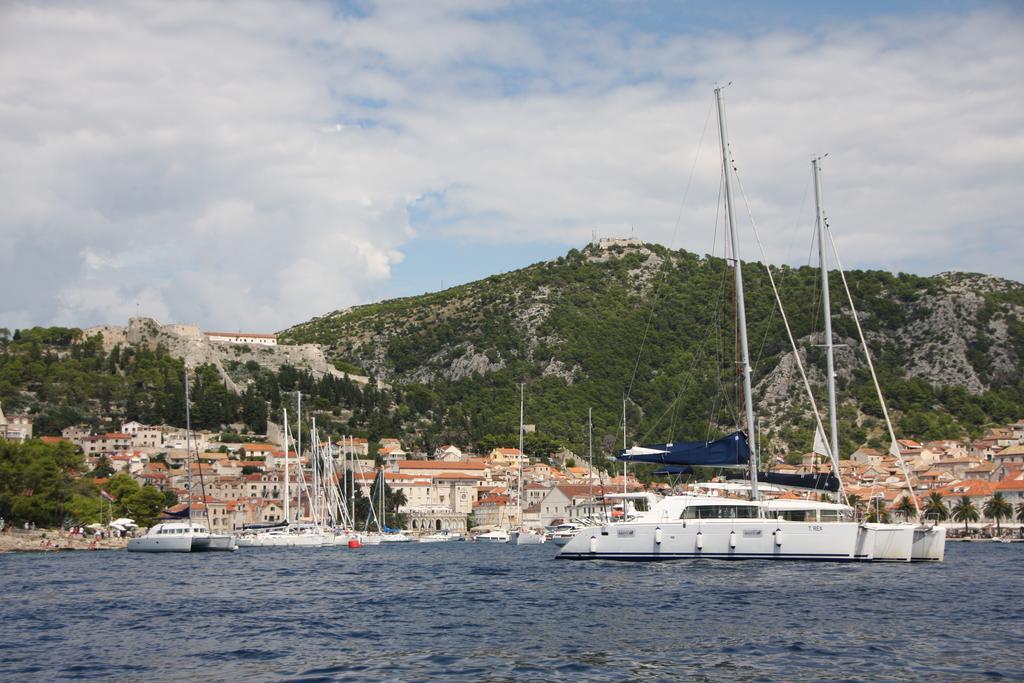 Apartments Nikolina Hvar Town Eksteriør bilde